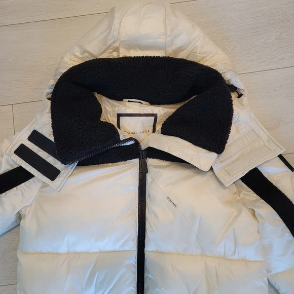 Kendall and Kylie Winter Coat Puffer Jacket - Picture 3 of 12